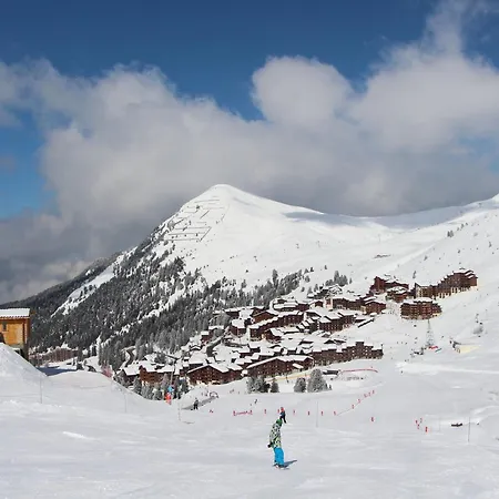 Rénové Pour 4 Pers. Avec Balcon Et Accès Direct Aux Pistes - Fr-1-455-162 La Plagne
