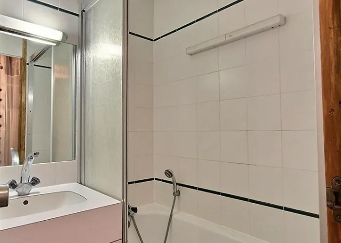 Rénové Pour 4 Pers. Avec Balcon Et Accès Direct Aux Pistes - Fr-1-455-162 Appartamento *